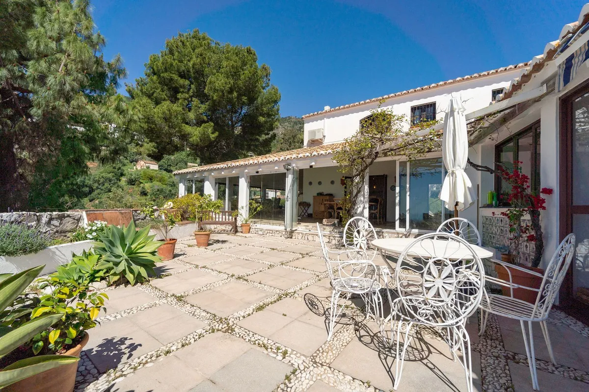 81f07bb9-da40-4ad4-ad63-0336c01a676e