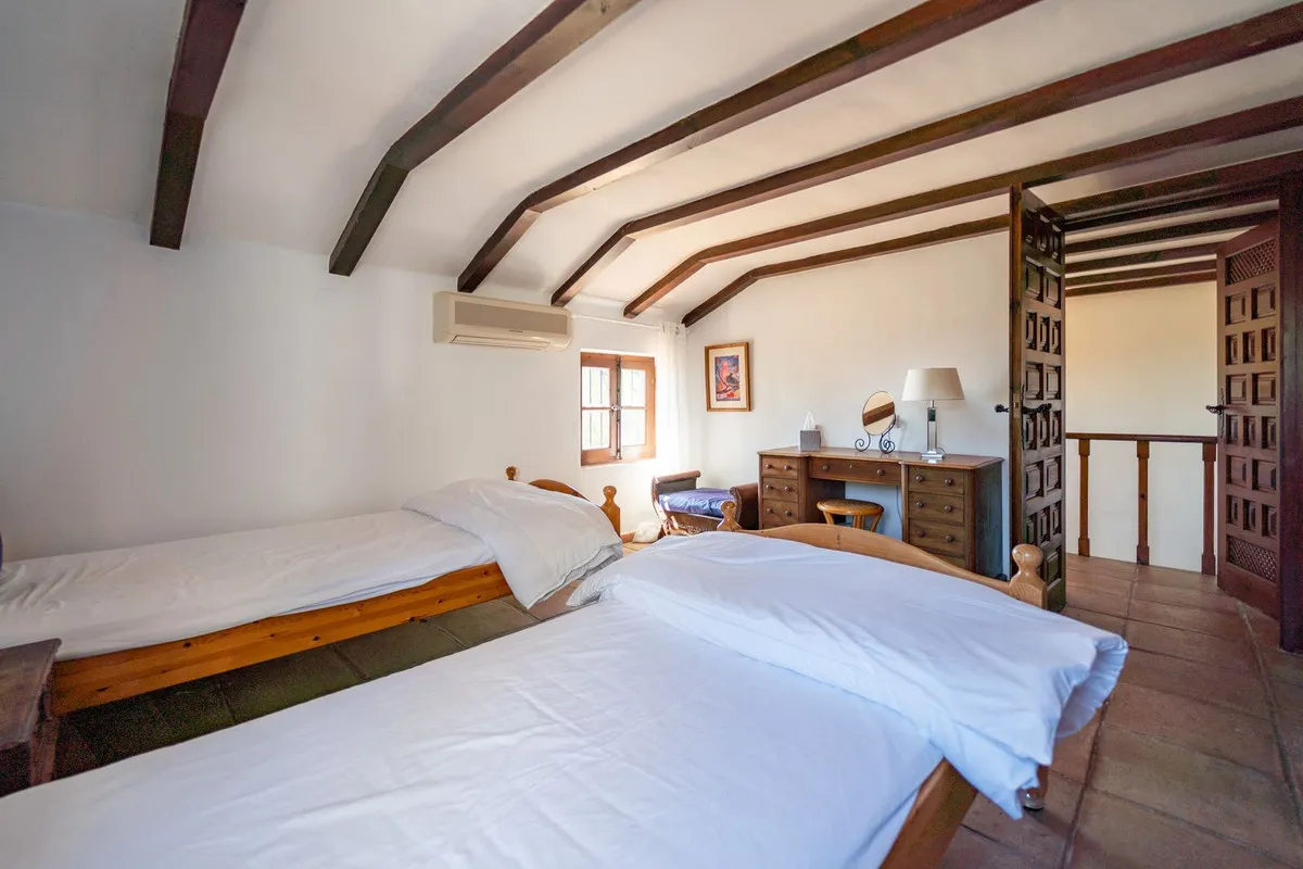 93dfe9ea-b005-4a37-9164-6c15d7cfc90d