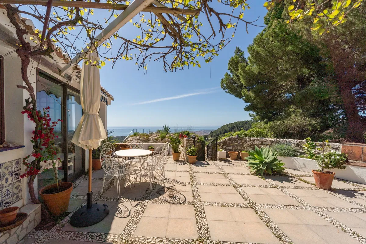 a4cbf8ff-fa34-4c48-a404-41dc90d8a8e1