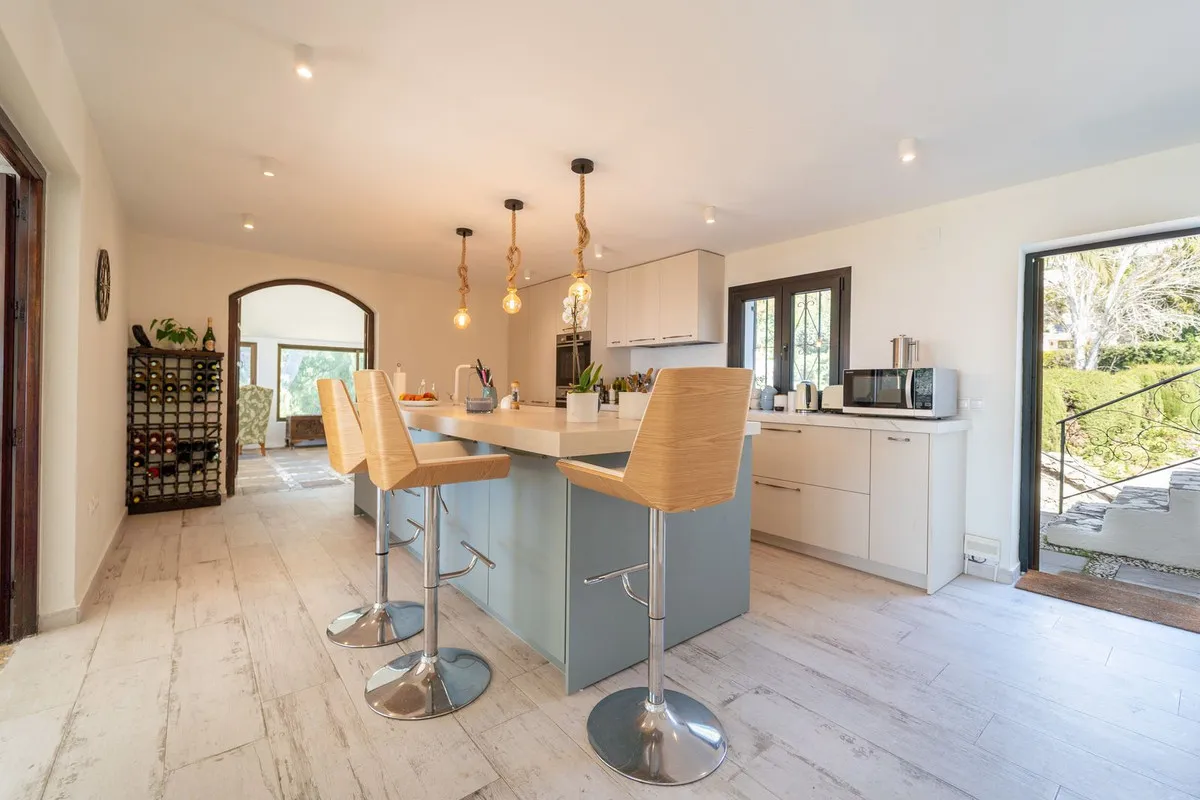 b63539c6-e593-4e5f-907b-46713494b059