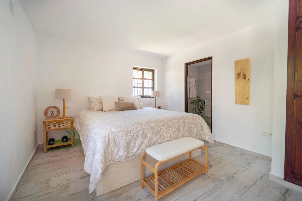 c7ee546c-ffee-498b-8a7e-b303db9c8968