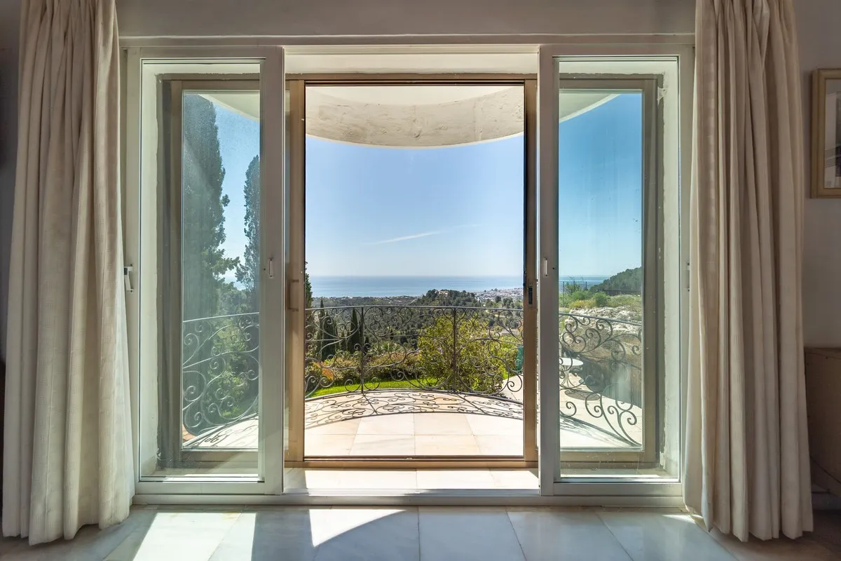 d6186613-e2e5-46fc-b4a1-4c8962f41d0d