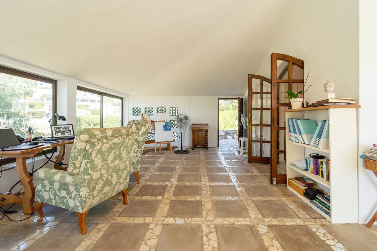 ee6fd830-563f-43c9-8a9a-ffa3ed389c3b