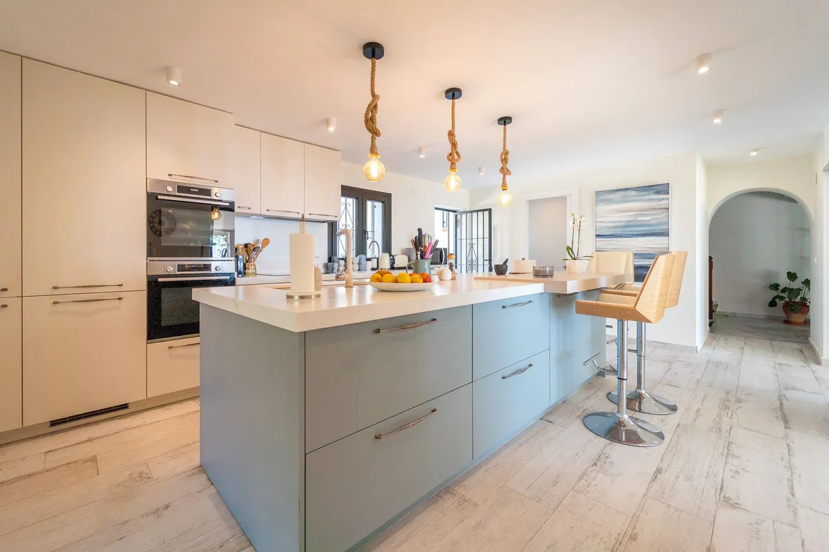 ef901e3f-b62f-4422-bc0a-ab8786c0b647