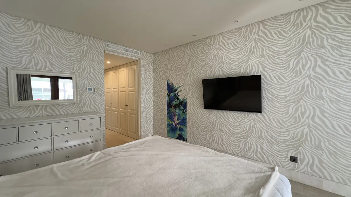 e96cd5a4-8057-40e3-8709-1af417b1e9cd