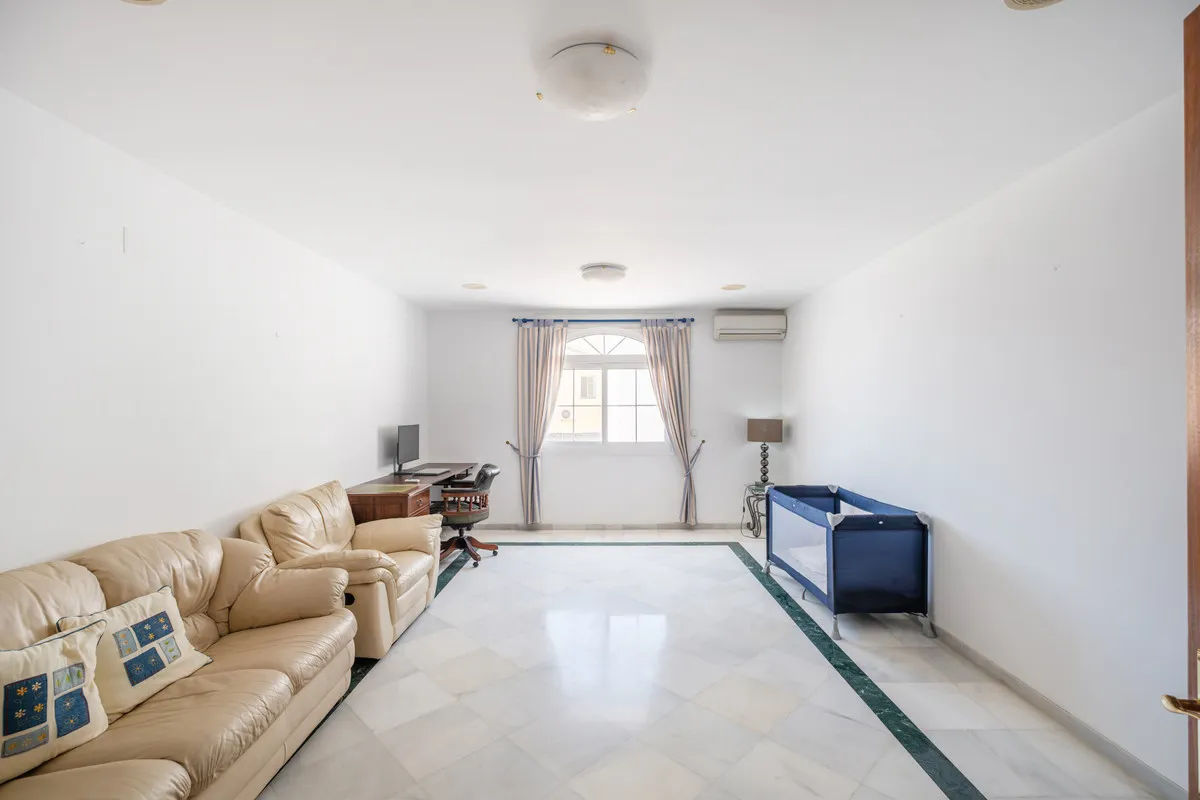 b35c8187-5017-4323-8c66-58f32e249032