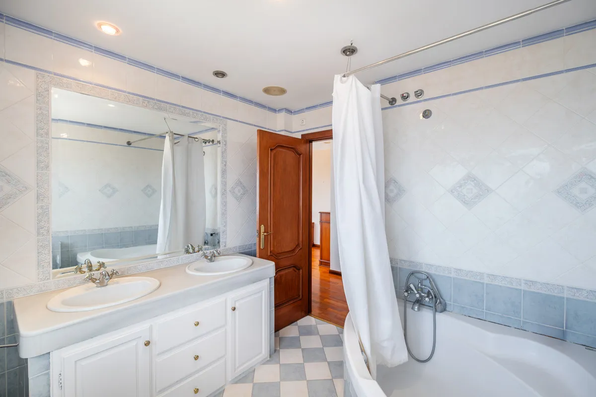 e1243a62-f8e3-413f-bebe-1cdeb1d888bf