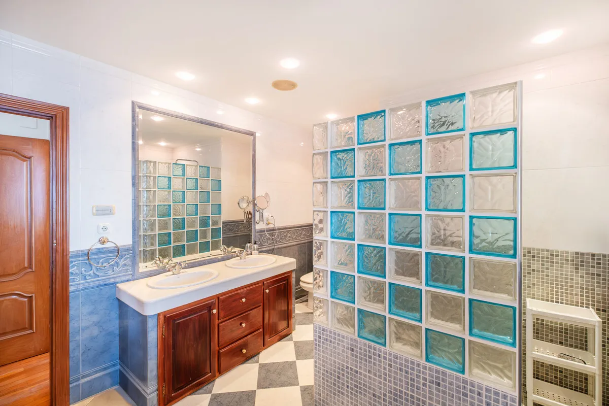 e728af14-3dc8-4dcb-baa9-5445677c4991