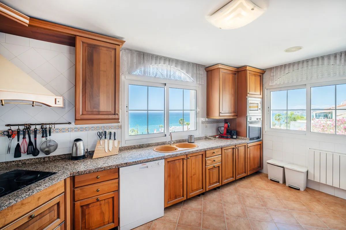 e72b4da4-03fd-4f51-bb7a-004184e04f91