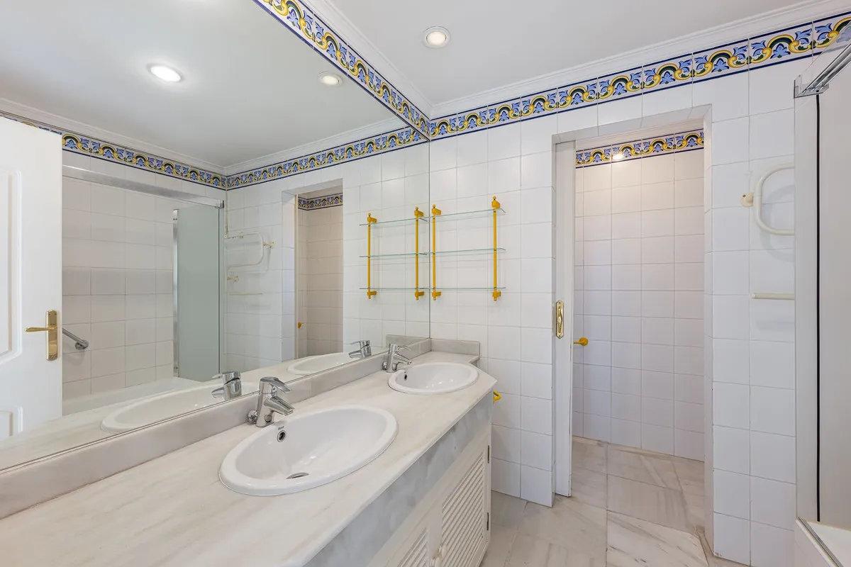 893ba9c8-25ce-40fe-9663-545ece9beef5