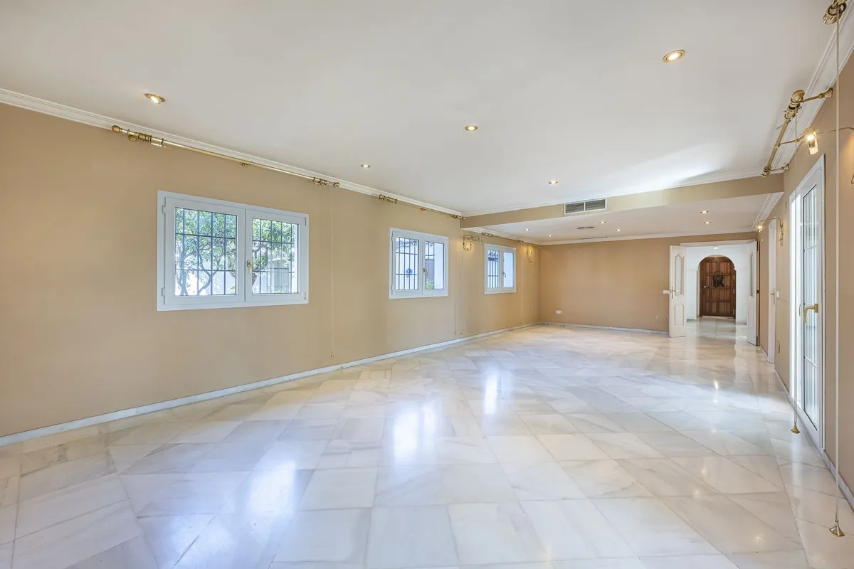 c12086e5-f7e1-4b2e-a69e-43f2c6d16bf5