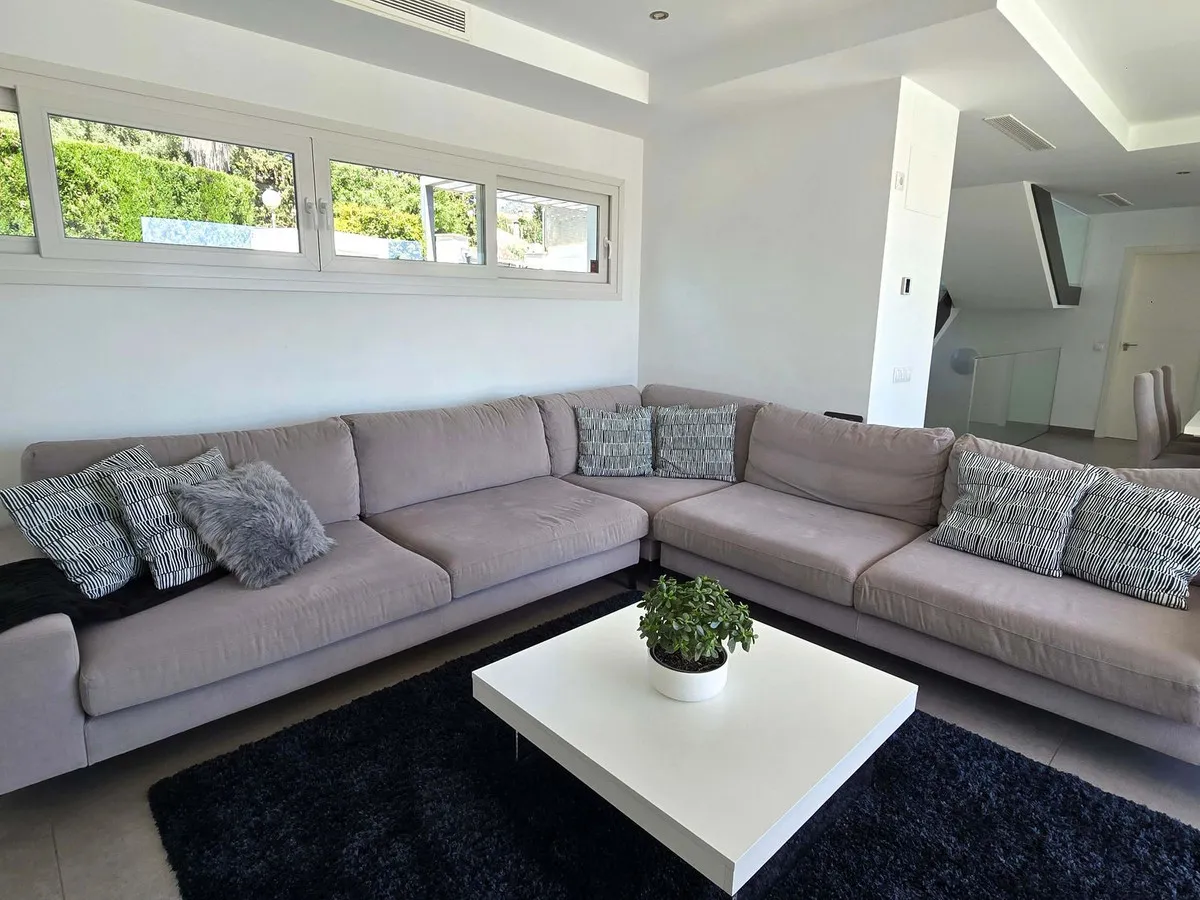 1f6dc8ae-e691-4ae1-b217-017e76f2c263