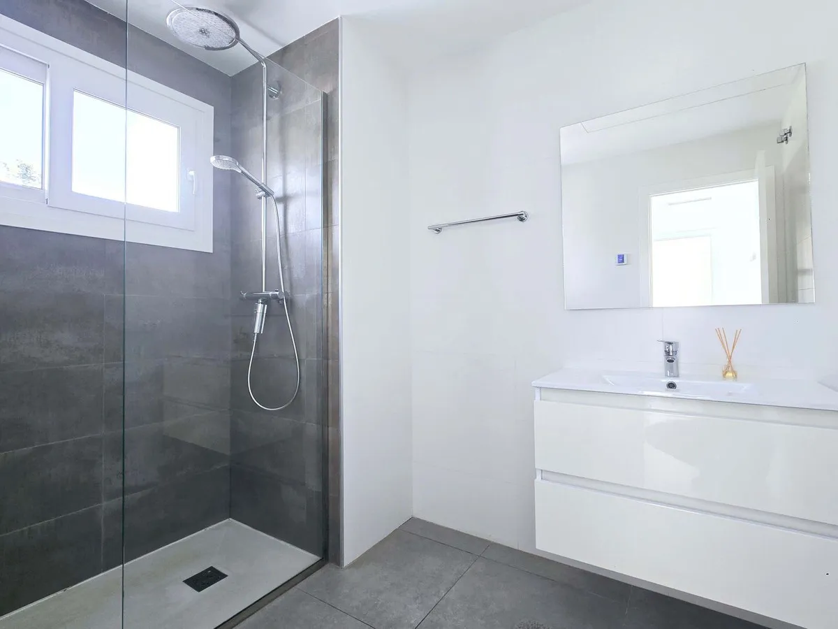 c06e6d9a-04f3-4edd-9220-59030cae2616