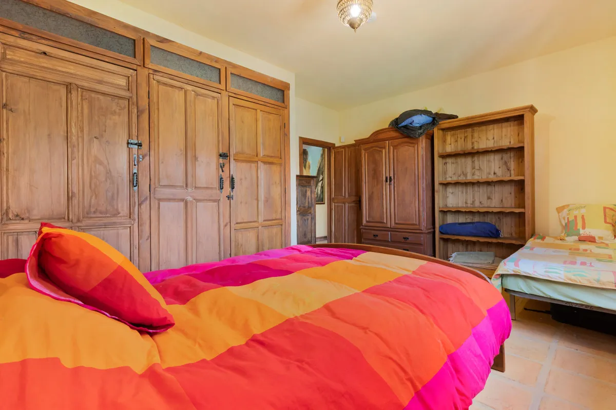 ebe87cff-6870-4921-a48b-678096a46d67