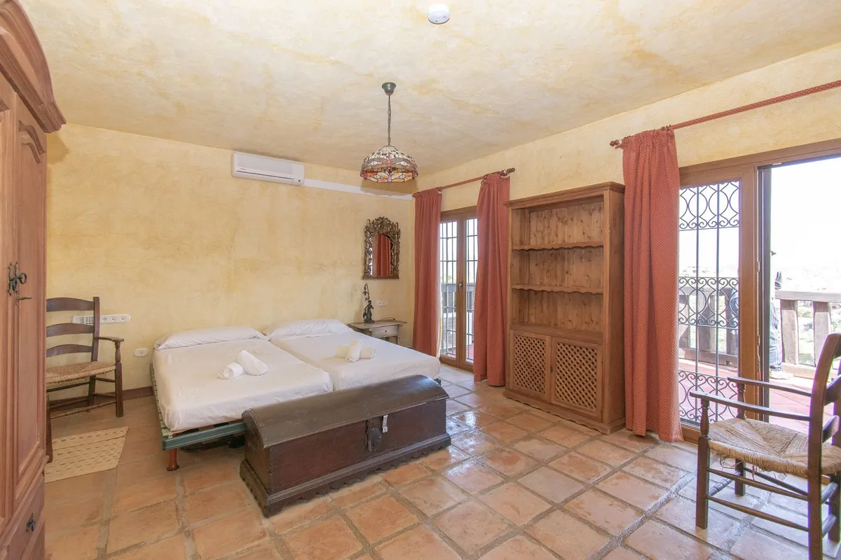 1b8e09a8-af76-478c-86d3-e0f36f49ae67