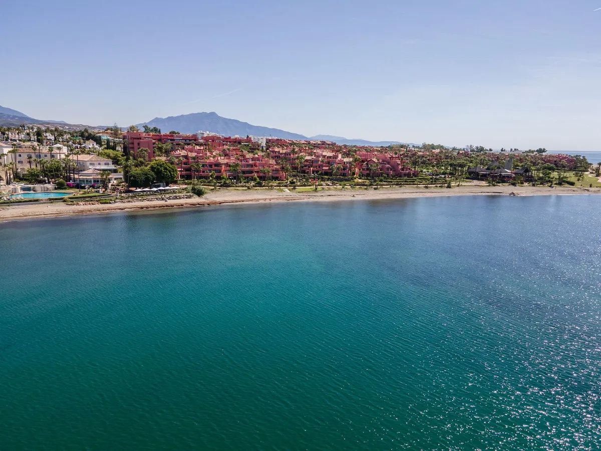 4dcc2164-84b6-4a2b-8d7c-c80498d3e2f7