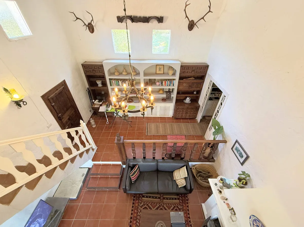 ff2ebf83-fa99-4cbb-b590-fbc6570f0479