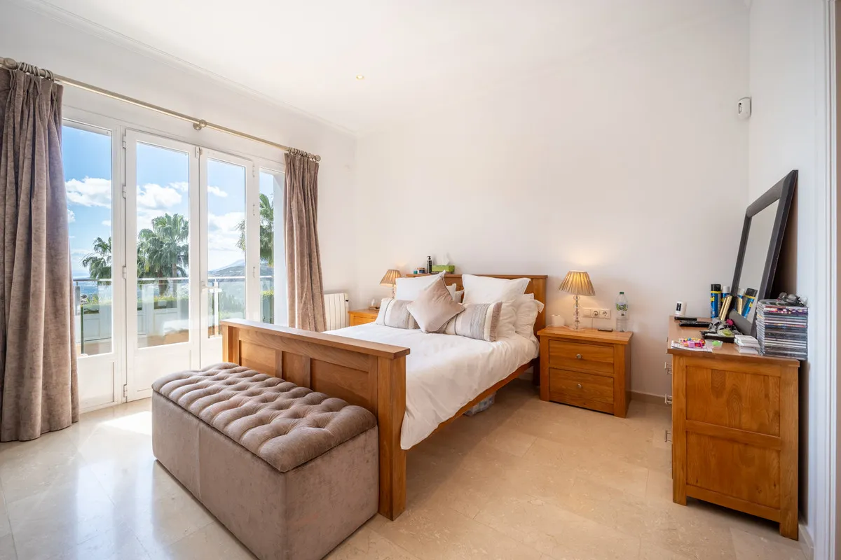 0ce4938b-e235-4782-bbea-9b26901f9093