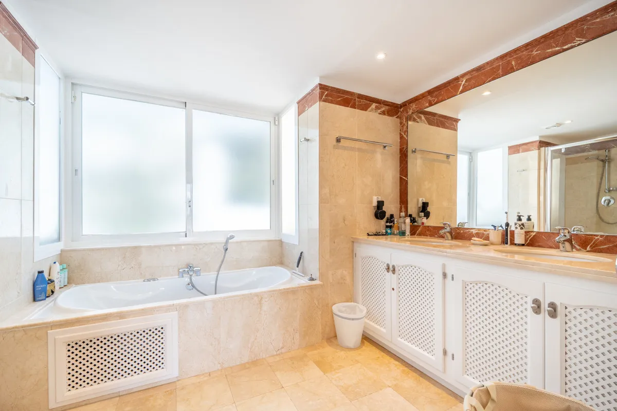 4e6cbbb1-7c00-4d6c-9023-40b053f5c227