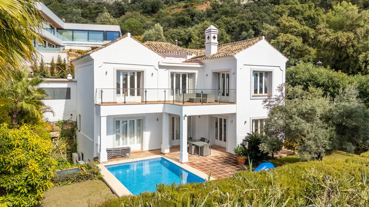 77b77b3a-6c8b-48ab-b1b4-1af8ce4f9b41