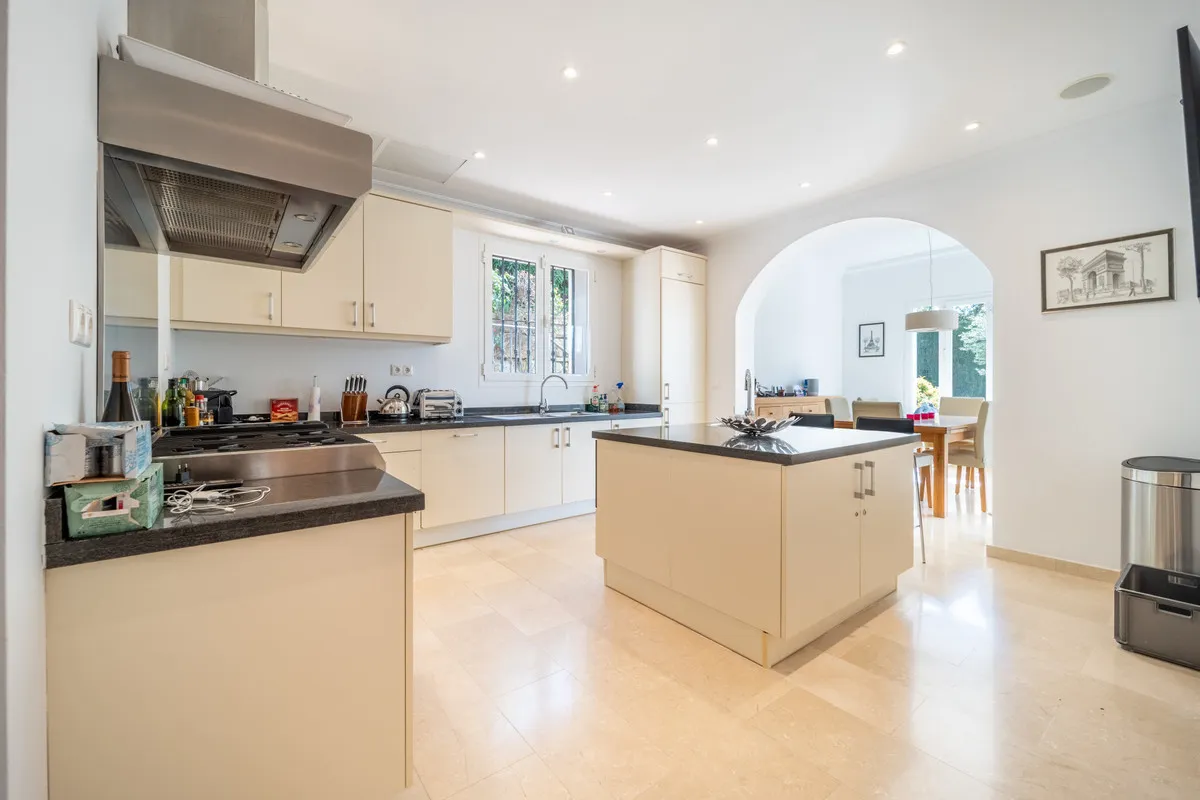 b72c1381-73f1-401d-ba41-3a31e7a6d184