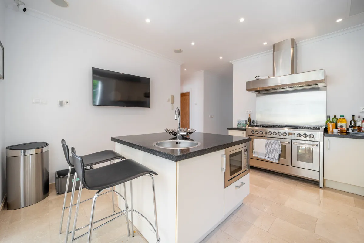 dee45a1d-ee0a-41d3-8df4-0222bac4175a