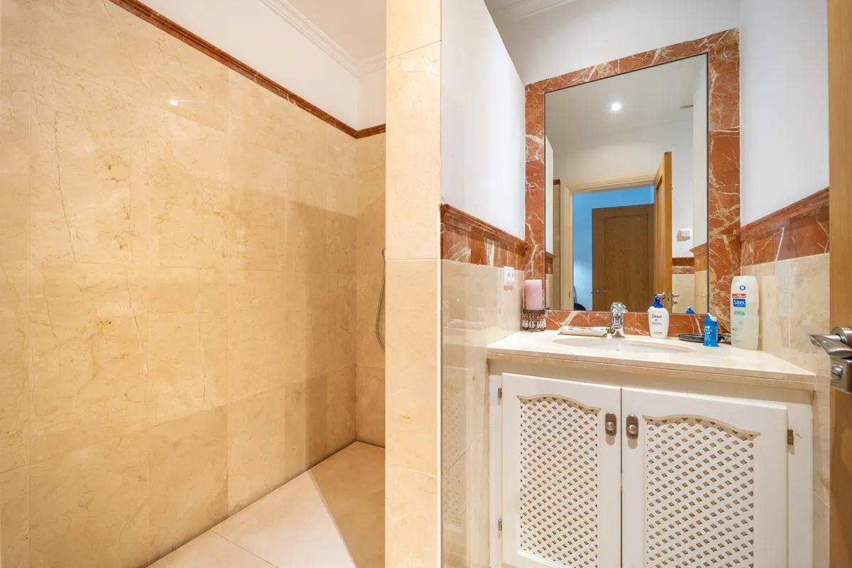 f9771573-e646-4211-bac6-9e8703e00d41