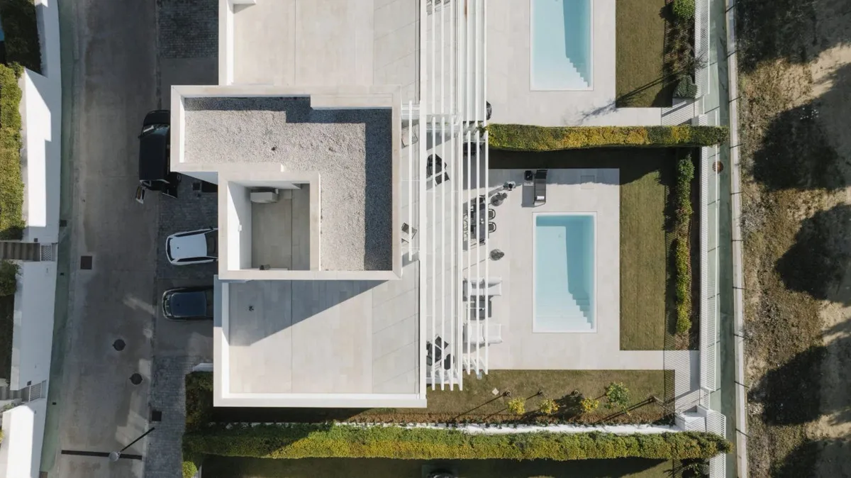 ee843f74-b443-4ea2-8b08-3caa4c4485f1