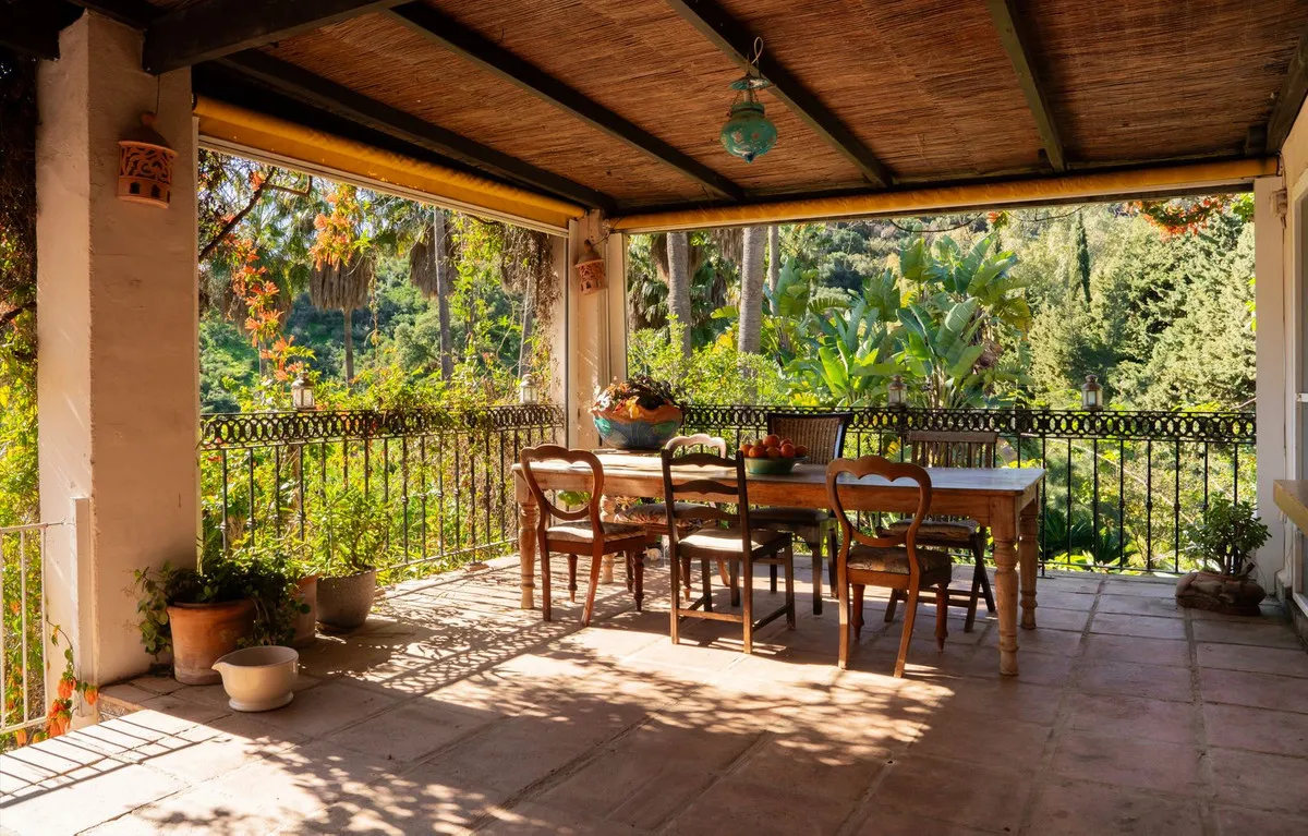 b4330d20-18b4-47fb-8015-2c343cf757a0