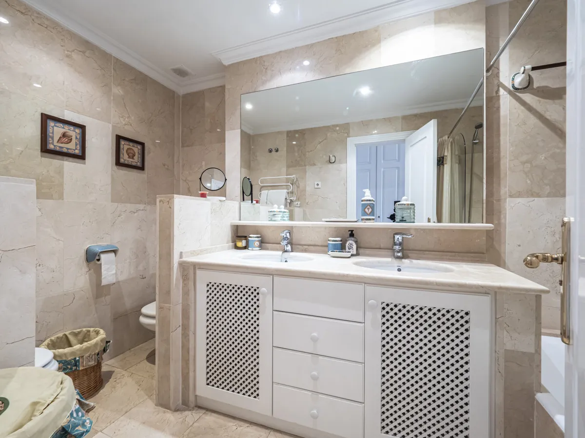 1f2968e1-606f-4dee-b1e6-a9454fc6e11b