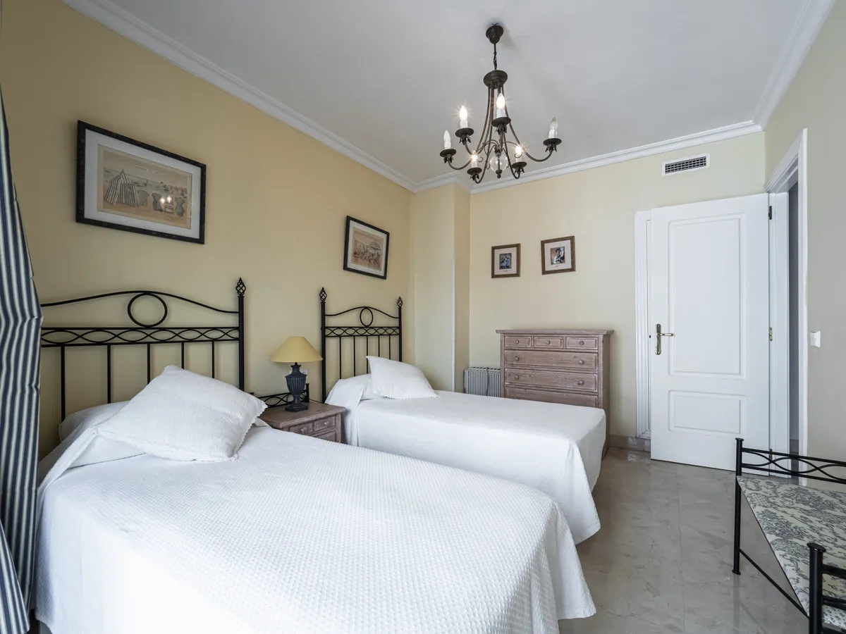 a5c28266-94a8-4eb1-91a8-7f1165ab5214