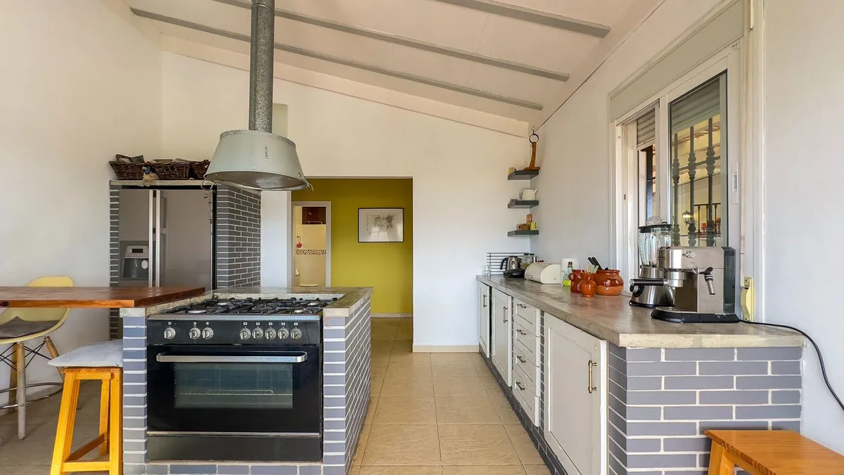 a04b479f-516f-4090-8031-b343267bd1bd