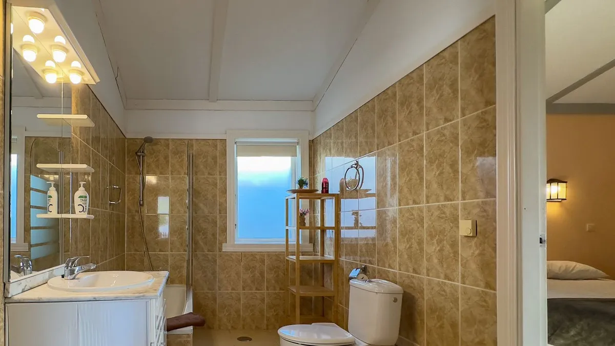 ff5459b5-905f-404c-85bc-dbda18b1f4e4