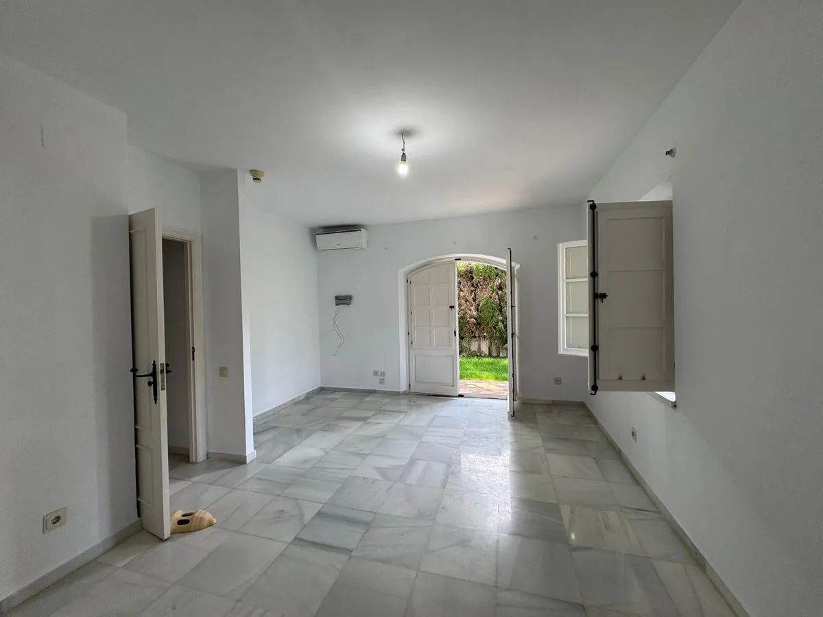 5ff87cf6-f60a-438e-8d9d-e242836a5906