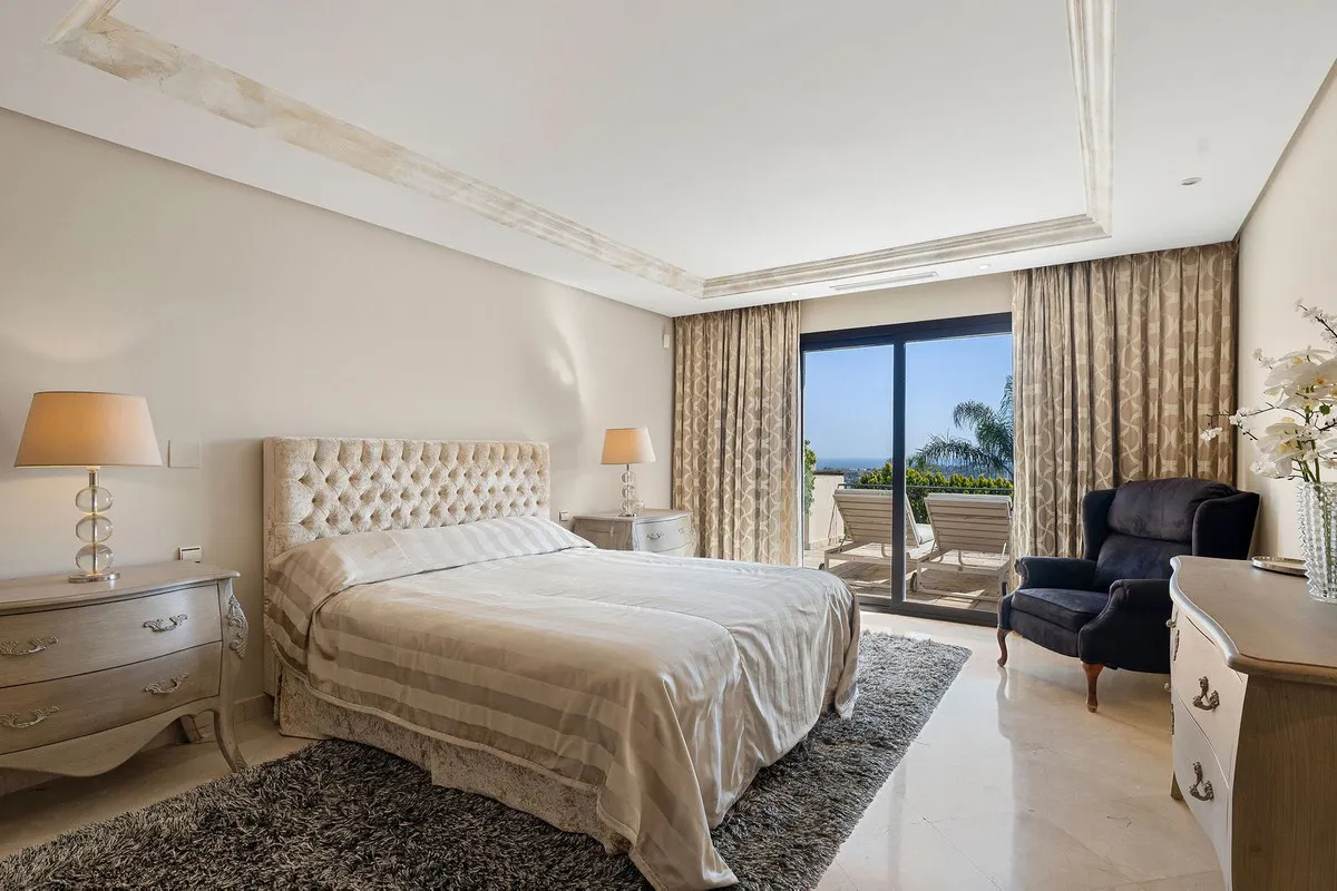 30b0f8b2-fcea-47c8-8128-6691d0fa6ffa