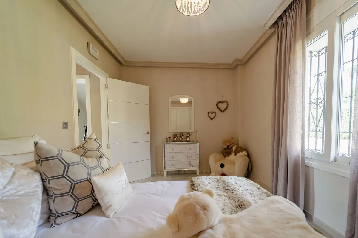 b7d04a6d-a993-453f-aad1-3e2645b626ad