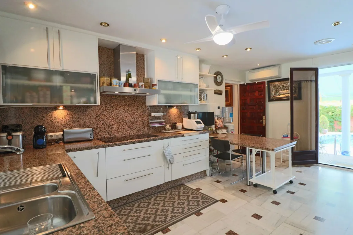 393b5fa3-e272-4845-b524-1ce74dd17053