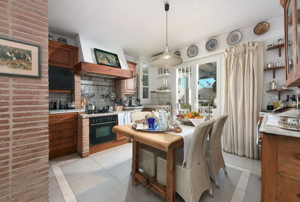 7b293cc0-6b7d-4b61-8543-cbb24c0acaaf