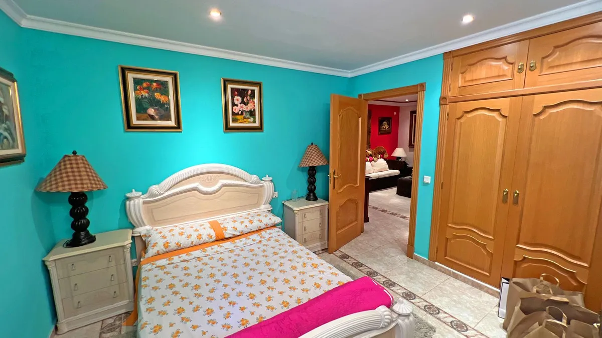 e8bd80ac-8ae3-46ba-af70-0b78042b9eff