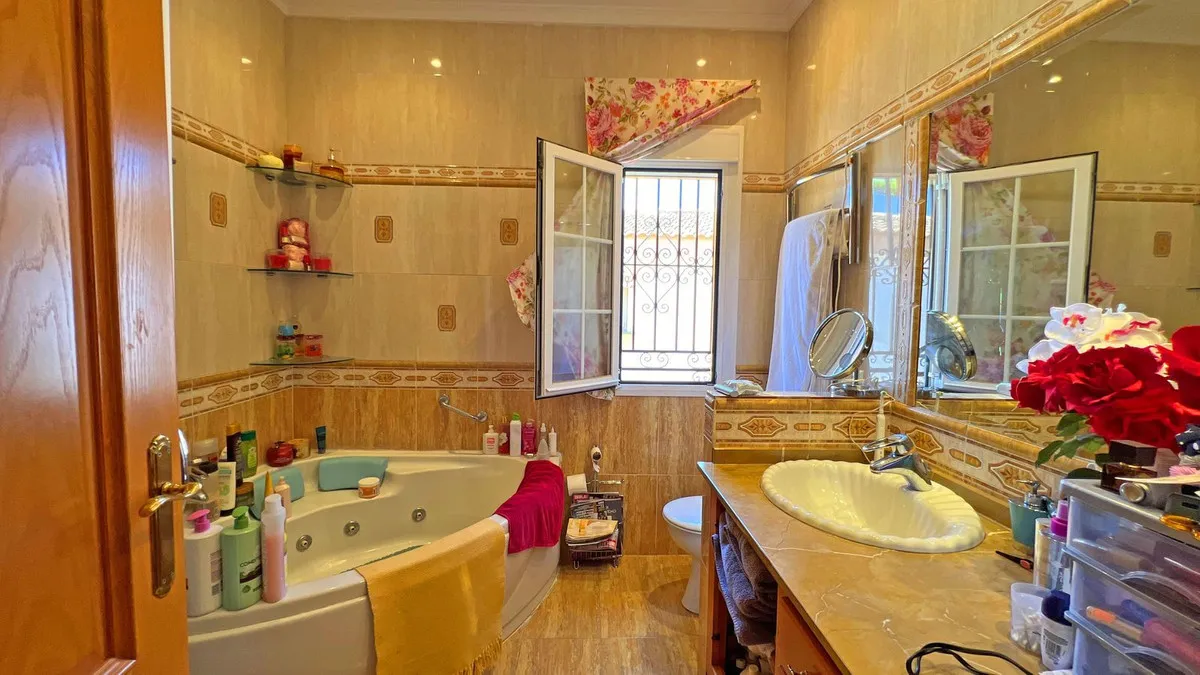 e8c1ab3b-5776-4882-86b3-5711ed59b1ac