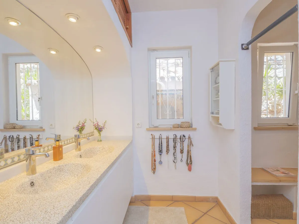 0b8957ab-6d68-40b3-9ac4-6c62d39ae923