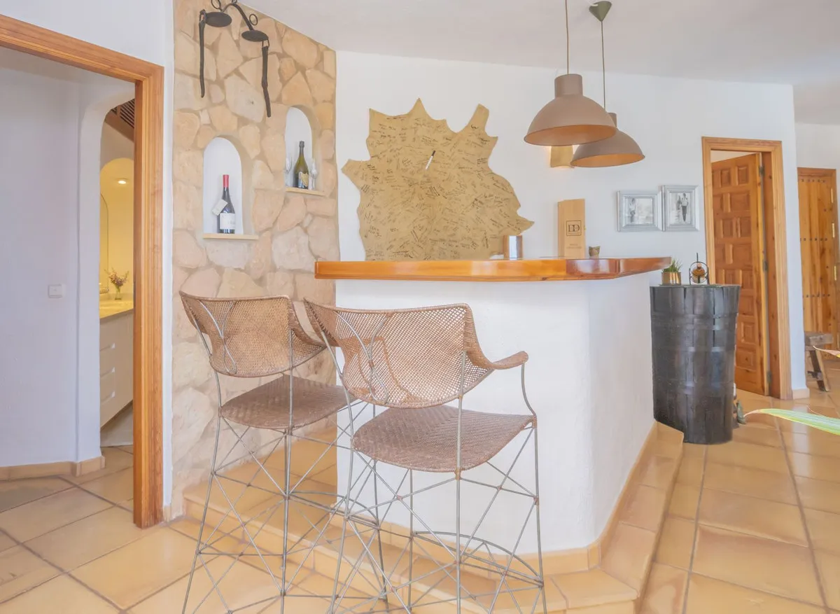 c965dc11-e6b3-4db2-8f84-120c03a637e4