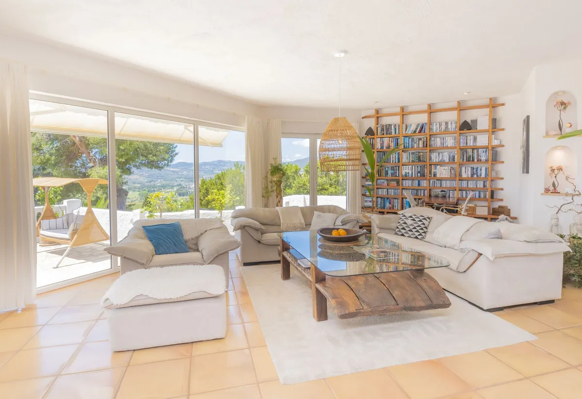 e0735c12-1ccd-4c70-ad1e-cf1aee8147d3