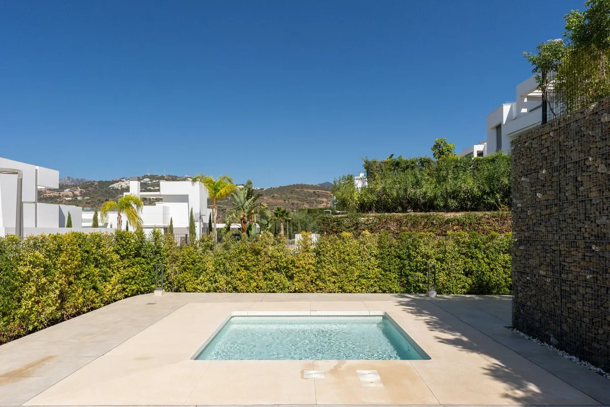 64facdb4-81c5-4687-8f3d-6a729e92caba