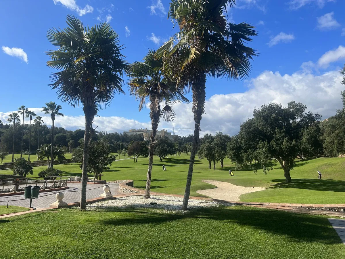 b9e40136-4543-4844-af4c-c55eb899066d