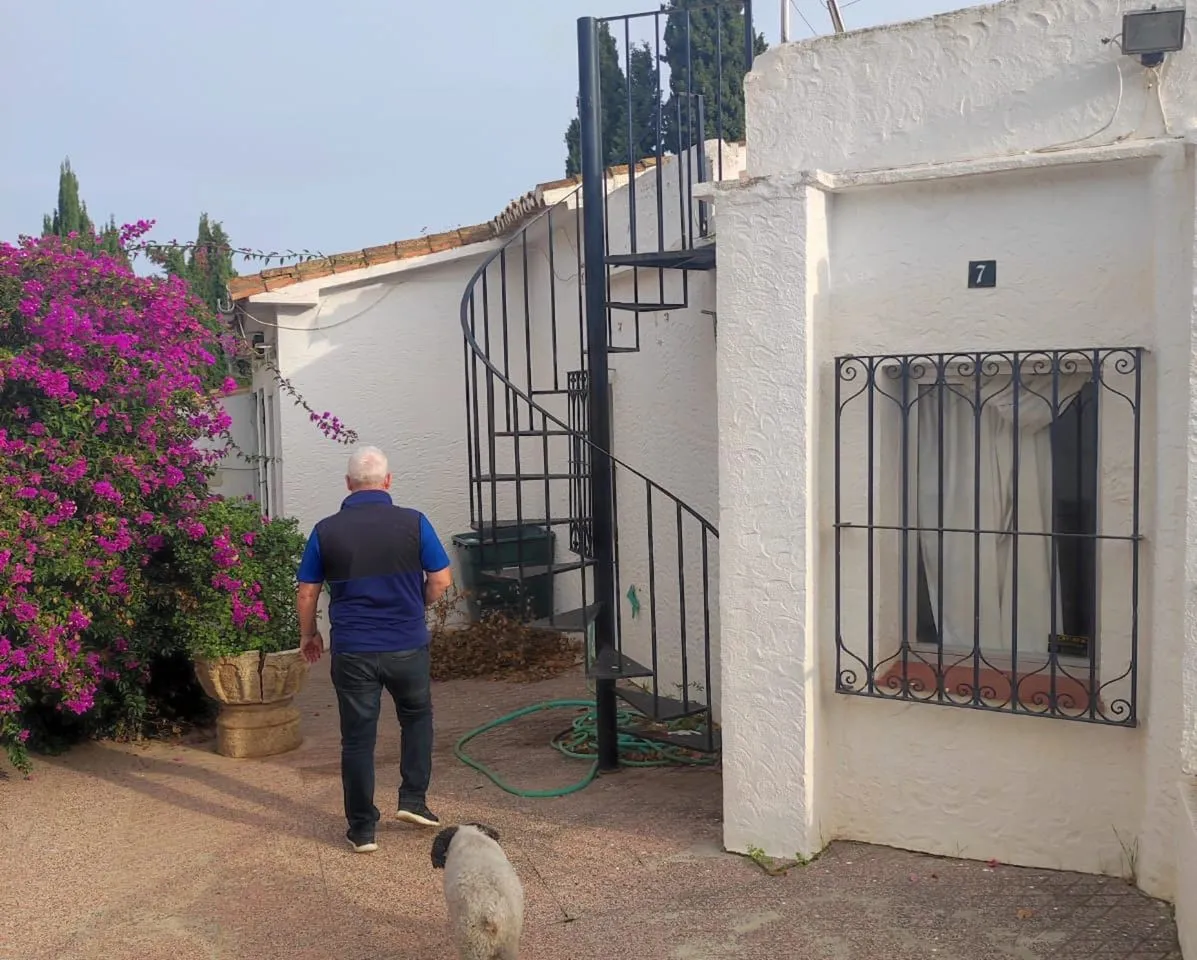 c8418b63-e7a0-4a9e-b3d1-49ddb10f8b9c