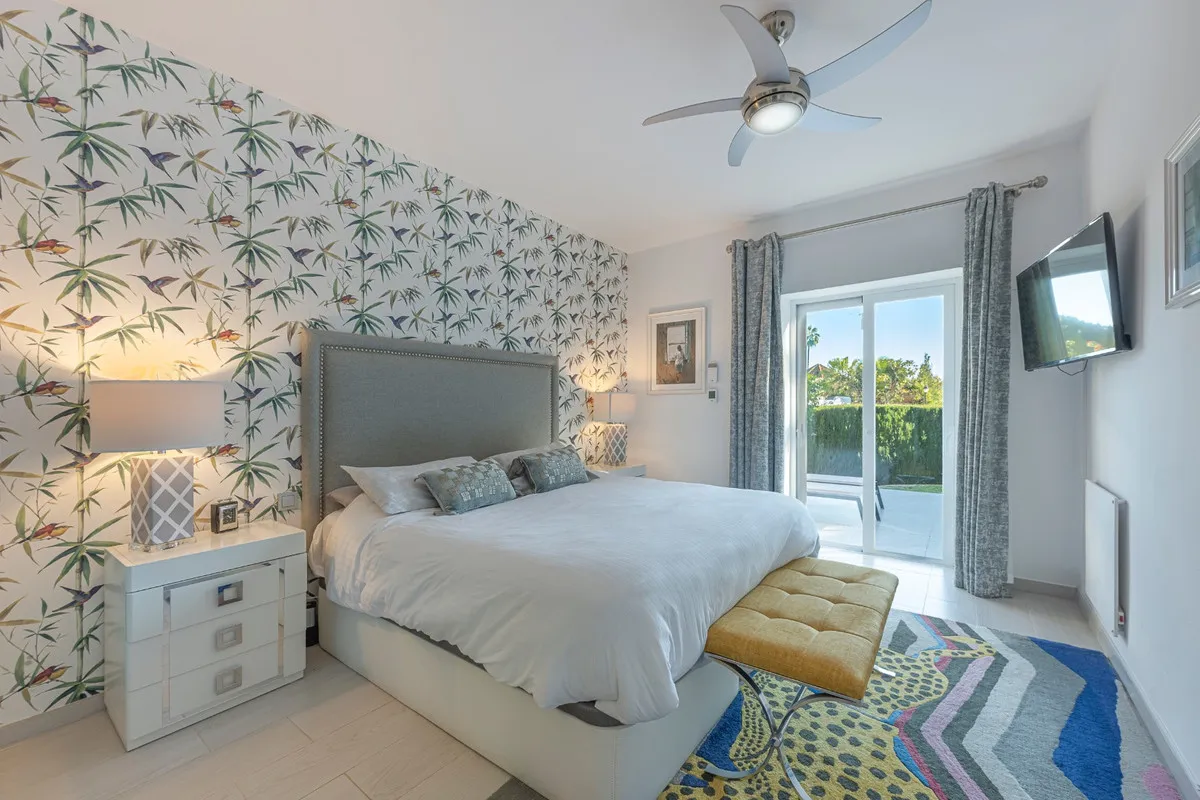 4c75960e-b150-4b3e-9c0b-cf9b9ff91d36