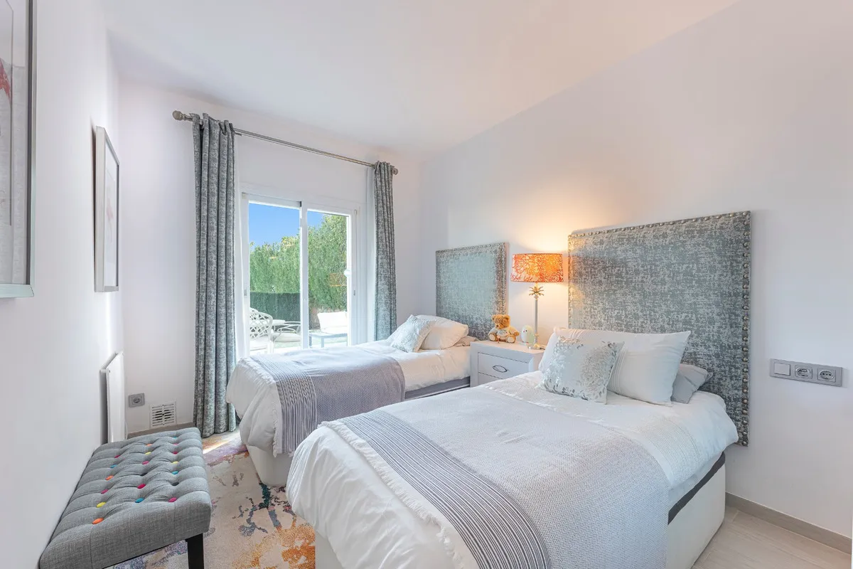 77d6733a-39cd-43da-8577-3e26b8780ae9