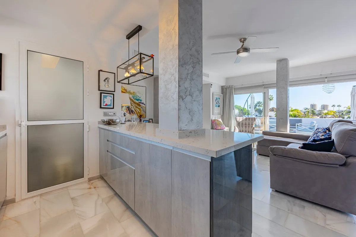 8e8bd7f4-de70-4df2-8cb9-bb08a5841952