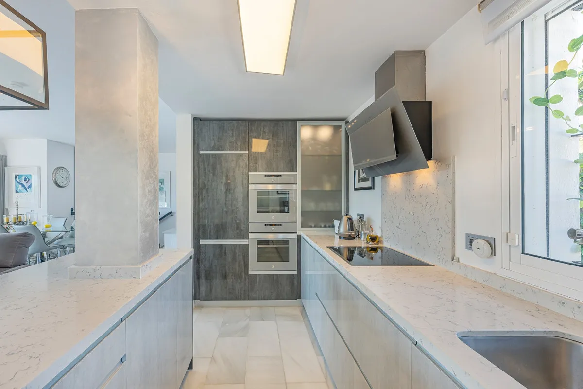 a3e0b7b8-9c12-48e1-a15a-4b8d7584dc20